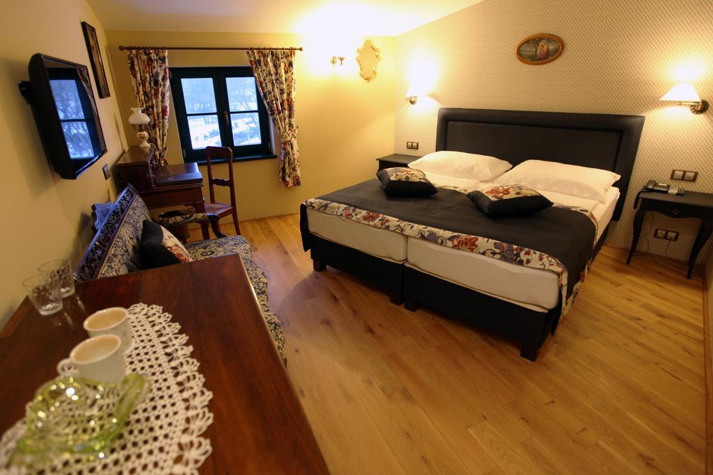 Boutique Hotel Pri Mlyne Lozorno Zimmer foto
