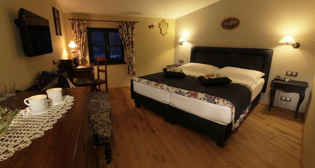 Boutique Hotel Pri Mlyne Lozorno Zimmer foto
