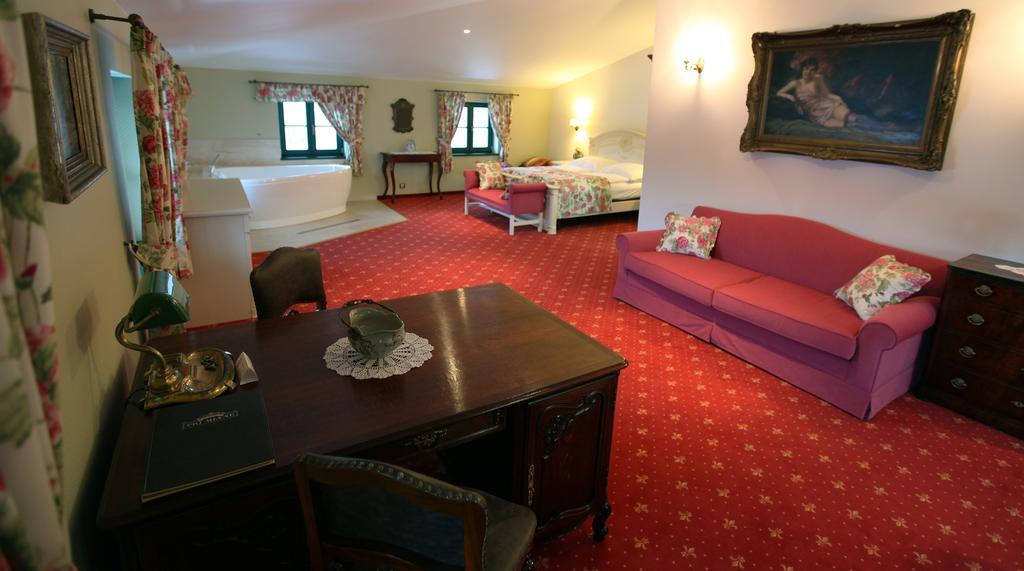 Boutique Hotel Pri Mlyne Lozorno Zimmer foto